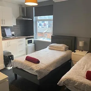 Guest house Circle Bed Only, Southampton